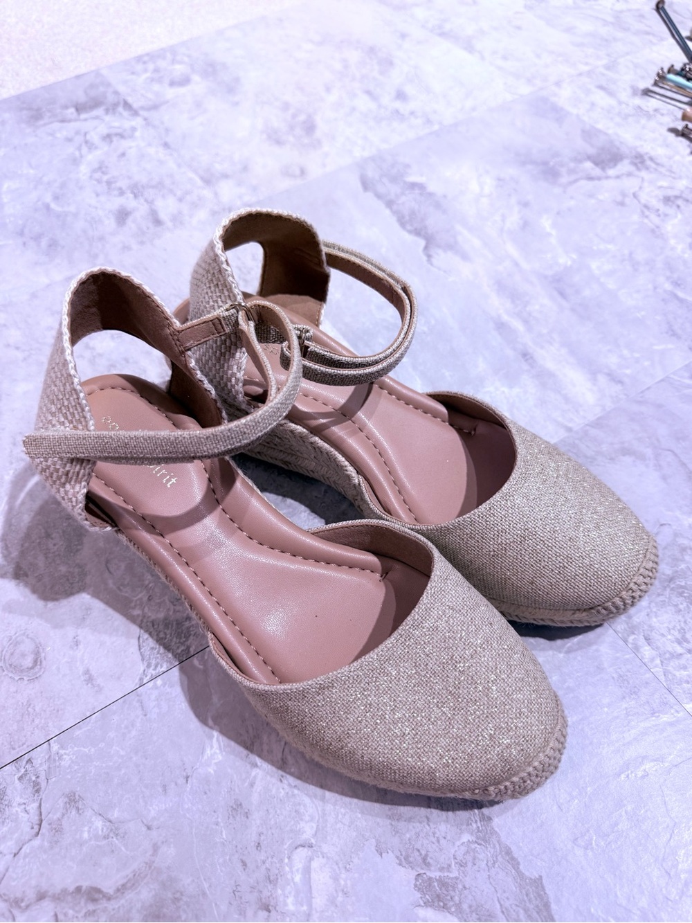 NEW Easy Spirit Makaylie Gold Shimmer Espadrille Wedge Sandals - Size 8 Wide